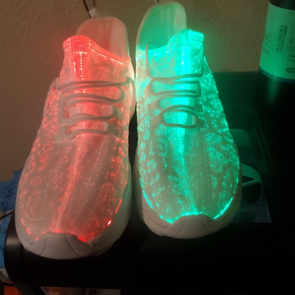 Shoes the light up at night and the size uk 40 us men 7  and us women 9.5 - Picture 5 of 11